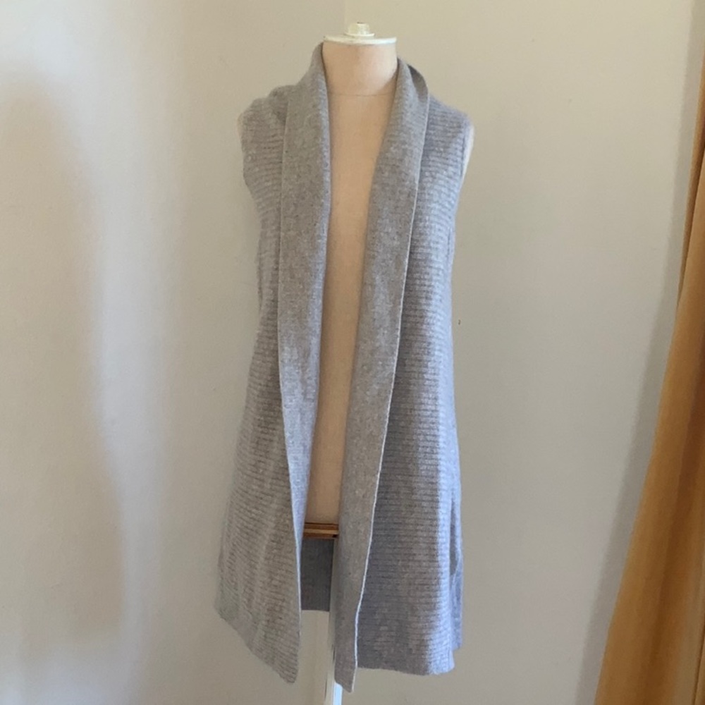 Cashmere NWOT long sleeveless sweater